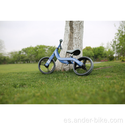 los niños populares balancean la mini bicicleta de la balanza del juguete